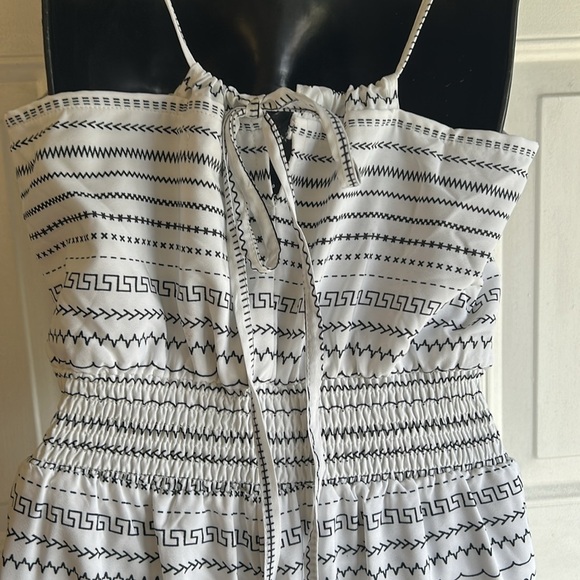 BEBE SMOCKED WAIST HALTER WHITE/BLACK  JUMPSUIT SIZE S - Picture 3 of 12